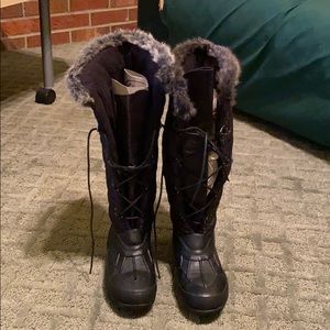 Size 6.5 Women’s Black Lace-Up Winter Boots